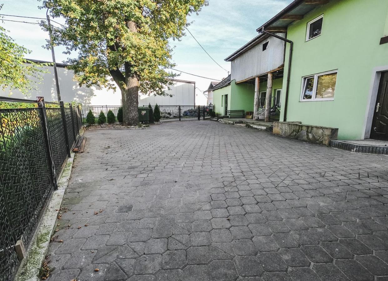 Twoja Przestrzen Noclegi Pokoje Mieszkanie Do Wynajecia Nowy Sącz Esterno foto
